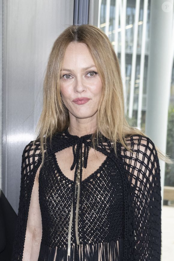 Vanessa Paradis - Défilé de mode "Chanel" en hommage aux métiers d'art au 19M à Aubervilliers. Le 7 décembre 2021. © Olivier Borde / Bestimage