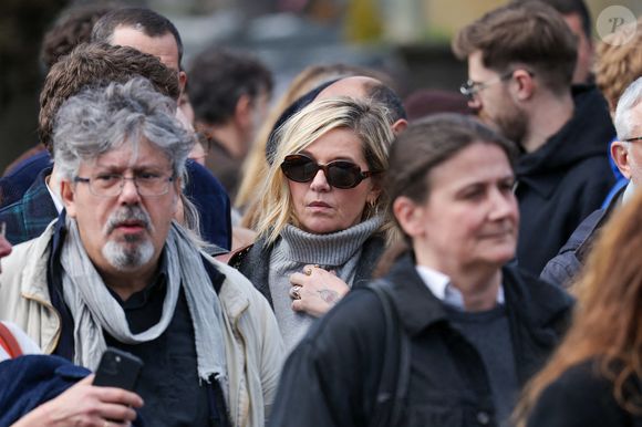 Flavie Flament aux arrivées des obsèques d'Emilie Dequenne au cimetière Père Lachaise à Paris, France, le 26 mars 2025. © Cyril Moreau/Bestimage