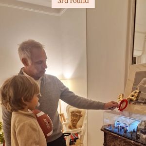 Paul Belmondo et son petit-fils Vahé pour Noël.