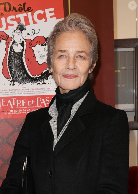Semi-exclusif - Charlotte Rampling - Générale de la pièce "Drôle de justice" au théâtre de Passy à Paris le 16 octobre 2025. © Coadic Guirec/Bestimage