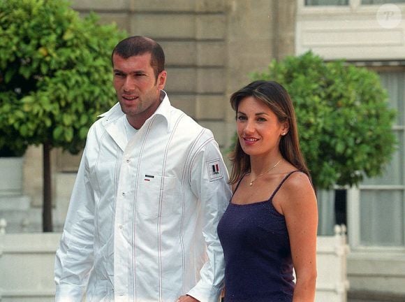 L'Aveyron est le département d'origine de Véronique.
Zinédine Zidane et son épouse à Paris en 1998. ©Bestimage