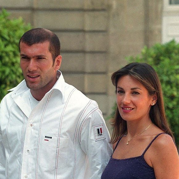 L'Aveyron est le département d'origine de Véronique.
Zinédine Zidane et son épouse à Paris en 1998. ©Bestimage