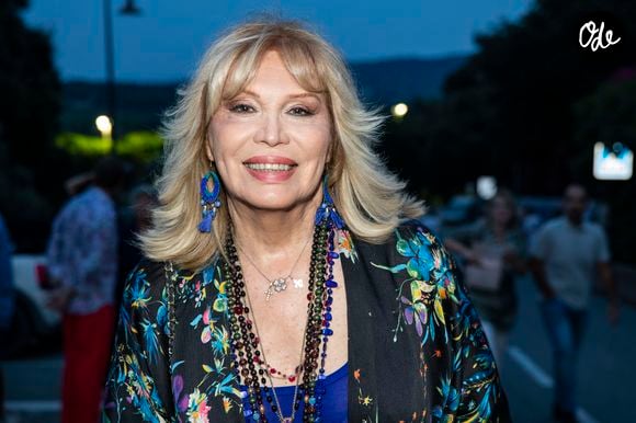 Dans les commentaires, plusieurs internautes semblent convaincus par la ressemblance entre les deux morceaux. 

Exclusif - Amanda Lear - Festival de Ramatuelle avec le spectacle Ary Abittan "My story" le 3 Août 2018
© Cyril Bruneau / Festival de Ramatuelle / Bestimage