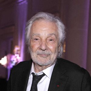 Pierre Arditi posant lors d'une séance de portrait à Paris, France, le 19 mars 2024. Photo par VIM/ABACAPRESS.COM