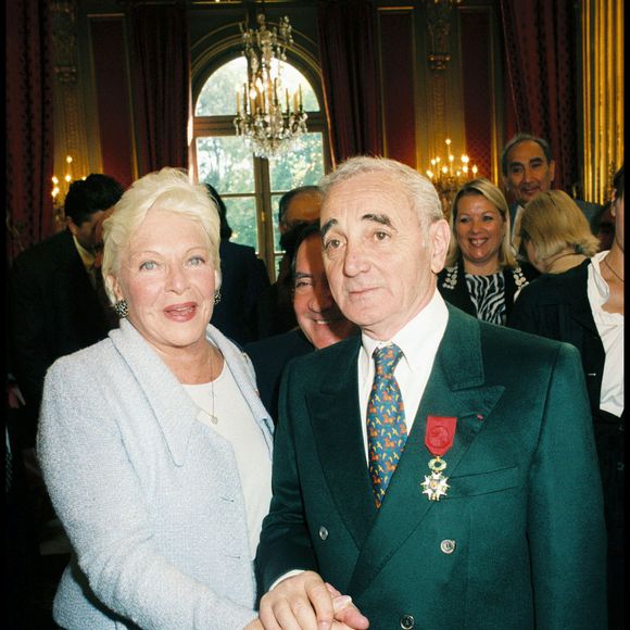 Archives - Line Renaud et Charles Aznavour - Décoration de la légion d'honneur  à l'Elysée, Paris.
BERTRAND RINDOFF PETROFF / BESTIMAGE