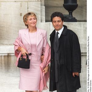 En 2010 auprès du "Parisien", elle expliquait avoir rebondi après sa séparation avec Christian Clavier, grâce à son expérience et sa maturité.

Marie-Anne Chazel et Christian Clavier au mariage civil de Michel Sardou et Anne-Marie Périer. Marie-Anne Chazel et Christian Clavier à Neuilly-sur-Seine le 11 octobre 1999. © ABACA