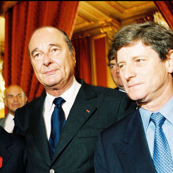 Thierry Roland, Jean-Michel Larqué et Jacques Chirac à l'Elysée en 2000 © Agence Bestimage