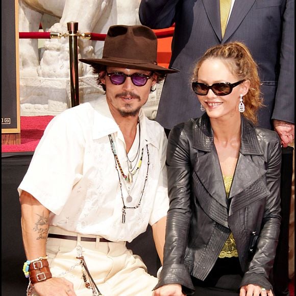Selon le média britannique, Jack Depp a exercé au sein de L'Area, un restaurant libanais situé dans le quartier de la Bastille, à Paris.

Archives : Vanessa Paradis et Johnny Depp à Hollywood  @FAME PICTURES / BESTIMAGE