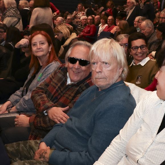 Un concert inoubliable pour le public d'Hugues Aufray

Gilbert Montagné, Renaud et sa femme Cerise dans le public du concert de Hugues Aufray au Le Dôme de Paris - Palais des Sports le 9 novembre 2025.

© Jack Tribeca / Bestimage