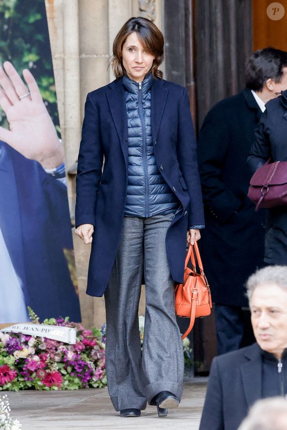 Alexia Laroche-Joubert - Sorties des obsèques de Jean-Pierre Pernaut en la Basilique Sainte-Clotilde à Paris le 9 mars 2022. © Cyril Moreau/Bestimage