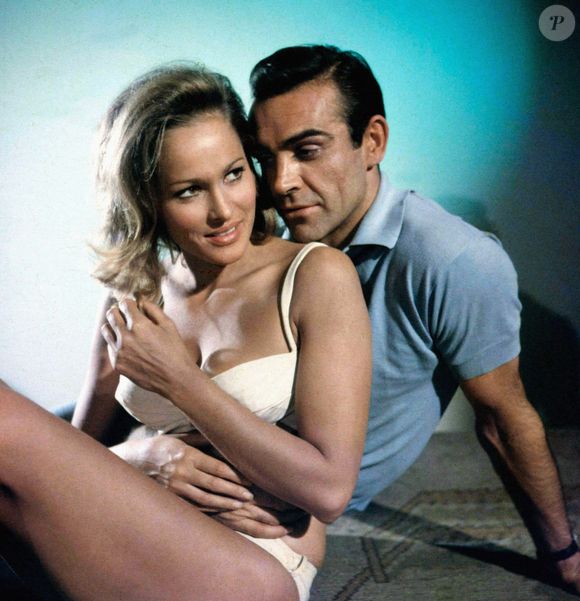 Sean Connery Ursula Andress dans James Bond "Dr. No" (1962) United Artists ©The Hollywood Archive / Hollywood Archive / Avalon Photoshot/ABACAPRESS.COM
