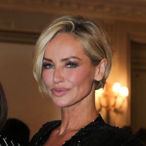 L'ex-mannequin devenue présentatrice télé aurait, selon le chanteur, "le visage du bonheur" et elle lui donnerait "la possibilité d'être lui-même".

Adriana Karembeu à la soirée de lancement du parfum Forbidden Whisper de la maison HFC Paris à l'hôtel Meurice à Paris le 8 octobre 2025. Crédit Philippe Baldini / Bestimage