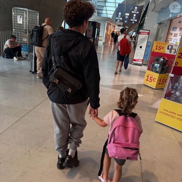 Vitaa passe ses vacances en famille, en compagnie de sa petite dernière, Noa, âgée de trois ans. Compte Instagram de Vitaa / Publication du 11 août 2025