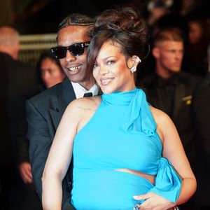 Rihanna et A$AP Rocky ont été aperçus à Épinal dans les Vosges. 

Rihanna, enceinte, et son compagnon A$AP Rocky - Descente des marches du film "Highest 2 Lowest" lors du 78ème Festival International du Film de Cannes