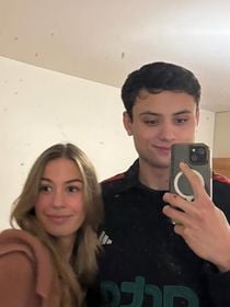 "C'est un peu le quartier des rugbymen" : Louis Bielle-Biarrey (XV de France) a déjà acheté une maison, installation avec sa compagne Chiara