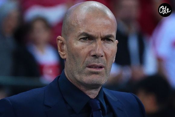 Le sélectionneur des Bleus n'a pas seulement interdit les arrivées façon défilé

Zinédine Zidane lors du match France-Turquie le 25 septembre 2026. © Seskim/PsnewZ/Bestimage