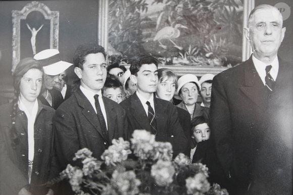 François Debré était le frère intellectuel à côté de Bernard et Jean-Louis, ex-ministres

Reproduction d'une photo de Jean Louis Debré, Bernard Debré et le Général de Gaulle se trouvant dans le salon de l' Ambassadeur de France à Alger. ALAIN GUIZARD / BESTIMAGE