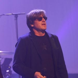 Après sa tournée, cap sur la Corse pour profiter de son célèbre papa.

Thomas Dutronc - 16ème Gala de la Fondation « Recherche Alzheimer » à l’Olympia à Paris. Le 20 mars 2023
© Bertrand Rindoff Petroff / Bestimage