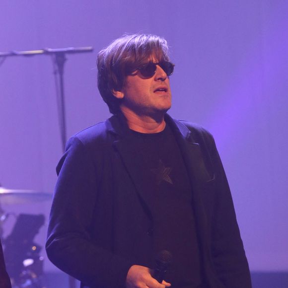 Après sa tournée, cap sur la Corse pour profiter de son célèbre papa.

Thomas Dutronc - 16ème Gala de la Fondation « Recherche Alzheimer » à l’Olympia à Paris. Le 20 mars 2023
© Bertrand Rindoff Petroff / Bestimage