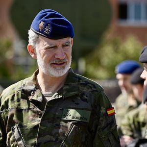 Le roi Felipe VI visite à la brigade "Aragon I" de l'armée espagnole, à la base "San Jorge" à Saragosse, le 25 mars 2025. La brigade "Aragon I" de l'armée a été créée le 1er juin 1986 sous le nom de brigade de cavalerie "Castillejos II". Ses unités ont participé à des missions de maintien de la paix dans les Balkans (Bosnie, Kosovo et Albanie), au Liban, en Afghanistan, au Mali, en Irak et en Lettonie, ainsi qu'au soutien à la population civile lors des opérations de Balmis et de Baluarte.

Photo : Europa Press / Bestimage