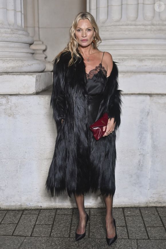 Kate Moss lors du Photocall du Défilé de mode Saint Laurent Collection Homme Printemps-Été 2026 dans le cadre de la Fashion Week de Paris, France, le 27 janvier 2026.
 
© Olivier Borde / Bestimage