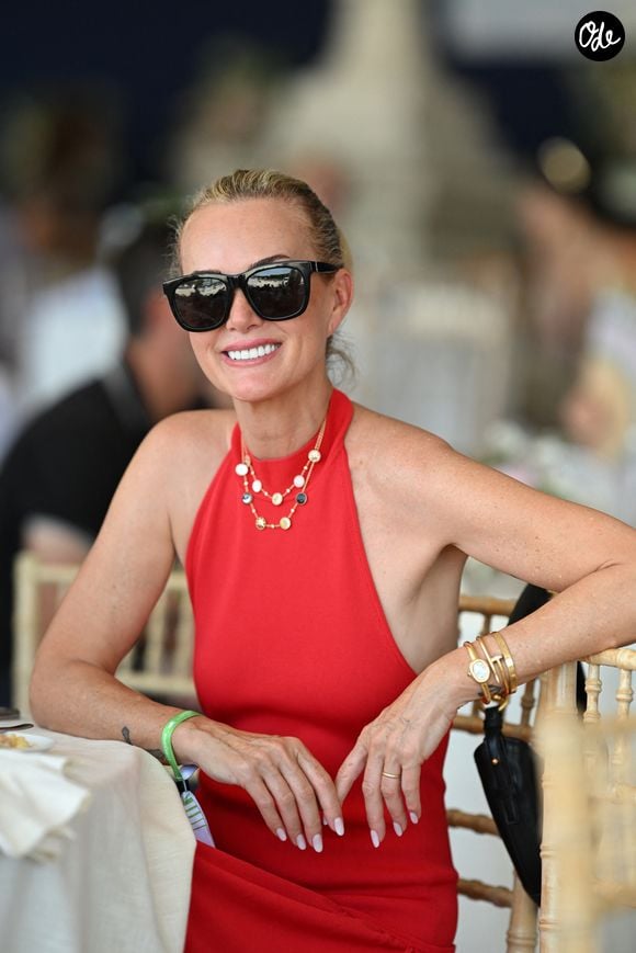 Les internautes ont ainsi pu voir à quoi ressemble aujourd'hui la tombe de Johnny Hallyday sur la photo postée par Laeticia Hallyday

Exclusif - Laeticia Hallyday dans l’espace VIP “le Pavillon Eiffel,” lors de la 12ème édition Longines Paris Eiffel Jumping au pied de la Tour Eiffel sur le Champ-de-Mars à Paris, France le 21 juin 2026
© Perusseau / Veeren / Bestimage
