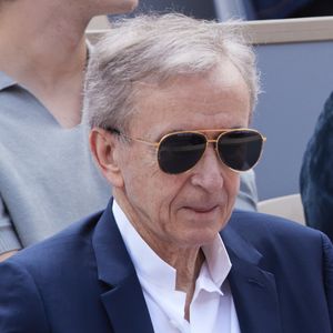 À titre personnel, il possède une villa luxueuse dans le domaine privé des Parcs de Saint-Tropez. 

Bernard Arnault - Célébrités dans les tribunes de la finale homme des Internationaux de France de tennis de Roland Garros 2024 à Paris le 9 juin 2024. © Jacovides-Moreau/Bestimage