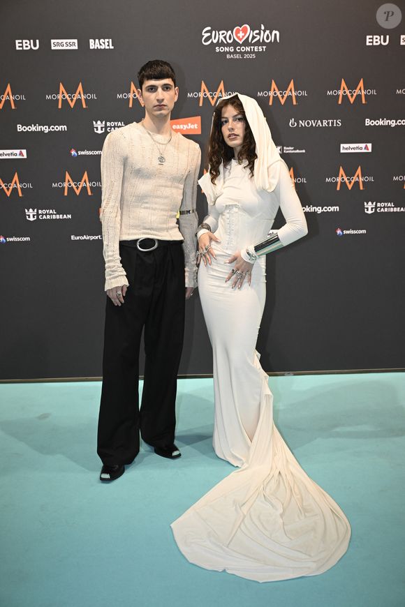 Abor & Tynna, qui représentent l'Allemagne, sur le Tapis turquoise de l'Eurovision, le 11 mai 2025, à Bâle, en Suisse. Photo: Jessica Gow / TT / Code 10070