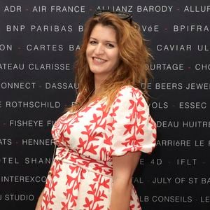 Rappelons qu'elle a deux filles nées d'une précédente union et que Matthias Savignac était lui aussi déjà papa de deux enfants. La famille recomposée compte donc désormais cinq enfants.

Exclusif - Marlène Schiappa enceinte au déjeuner du Chinese Business Club, avec C.Hanouna comme invité d’honneur, à Paris, France, le 19 juin 2025. © Jack Tribeca/Bestimage
