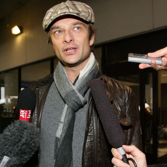 David Hallyday arrivait à l'aéroport de LAX en provenance de Paris pour rendre visite à son père Johnny Hallyday au Cedars Sinai. Il était dans le même vol que Charles Aznavour et Nikos Aliagas. Los Angeles, CA le 10 décembre 2009. Photo par ABACAPRESS.COM