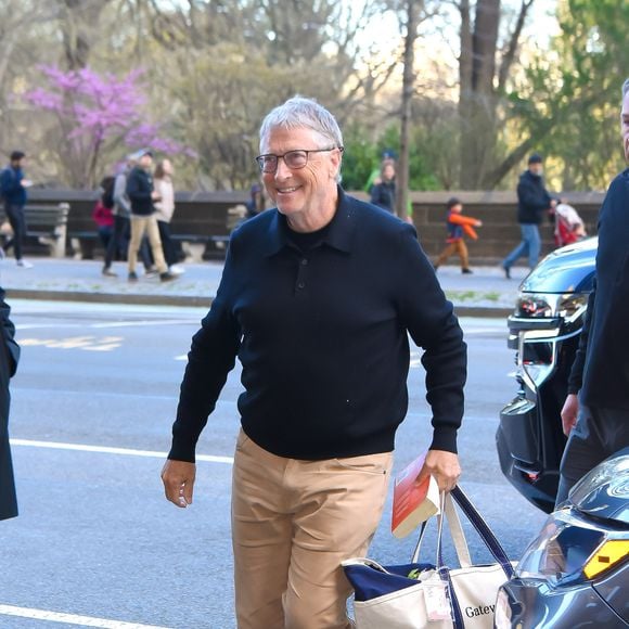 Exclusif - Bill Gates va déjeuner avec sa fille Jennifer et son gendre N.Nassar au restaurant "Jean-Georges" à New York pour les fêtes de Pâques, le 17 avril 2022. The ImageDirect / Bestimage