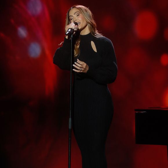 Exclusif - Vitaa (surprise de L.Fabian)  - Surprises - Enregistrement de l'émission "La Boîte à Secrets N°19" dans les studios de la Cité du Cinéma à Saint-Denis, présentée par F.Bollaert et diffusée le 3 janvier sur France 3
© Christophe Clovis / Bestimage