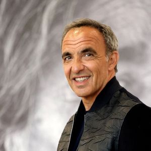 Nikos Aliagas - Vernissage de l'exposition "Les grands âges", photographies de Nikos Aliagas au musée de l'Homme à Paris le 7 avril 2026. © Dominique Jacovides/Bestimage