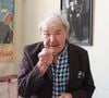 "Pour l’occasion, élèves et enseignants se sont retrouvés autour d’une journée festive, rythmée par des ateliers et de nombreux temps forts, en présence de Pierre Perret, dont les mots et les chansons ont traversé les générations", peut-on lire sur la publication Facebook du département du Val-d’Oise, postée le jeudi 17 septembre dernier.

Pierre Perret - 30ème Journées Nationales du Livre et du Vin à Saumur le 11 avril 2026. © Jack Tribeca / Bestimage