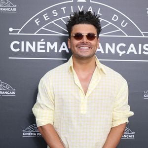 L’humoriste avait été contacté après avoir été repéré lors de castings dans des comedy clubs à Los Angeles.

Kev Adams au photocall de la cérémonie de clôture de de la 5ème édition du Festival du Cinéma Français & Gastronomie (7ème art et gastronomie), à à Aix-les-Bains, France, le 6 juin 2026. © Denis Guignebourg/Bestimage