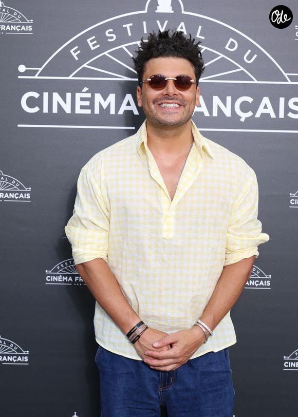 L’humoriste avait été contacté après avoir été repéré lors de castings dans des comedy clubs à Los Angeles.

Kev Adams au photocall de la cérémonie de clôture de de la 5ème édition du Festival du Cinéma Français & Gastronomie (7ème art et gastronomie), à à Aix-les-Bains, France, le 6 juin 2026. © Denis Guignebourg/Bestimage