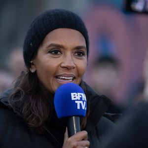 Karine Le Marchand soutient les agriculteurs sur le barrage de l'Autoroute A4 à hauteur de Jossigny en Seine et Marne le 29 Janvier 2024. Comme elle l'avait annoncé la semaine dernière, l'animatrice de l'émission "L'amour est dans le pré", Karine Le Marchand, a amené près de 200 croissants aux agriculteurs sur un barrage sur l'autoroute A4.
© Jeremy Melloul - Pierre Perusseau / Bestimage