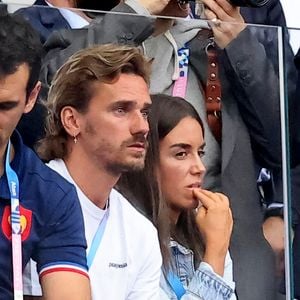 Antoine Griezmann et sa femme Erika Choperena - Les célébrités assistent à la Finale de Rugby à 7 opposant la France aux Fidji lors des Jeux Olympiques de Paris 2024 (JO) au Stade de France à Saint-Denis, Seine Saint-Denis, le 27 juillet 2024. © Jacovides-Perusseau/Bestimage