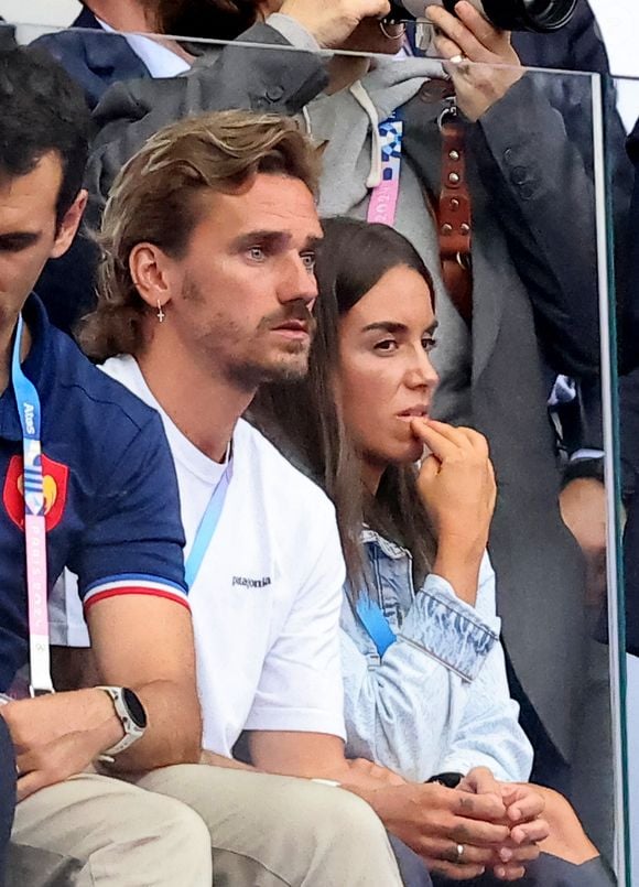 Antoine Griezmann et sa femme Erika Choperena - Les célébrités assistent à la Finale de Rugby à 7 opposant la France aux Fidji lors des Jeux Olympiques de Paris 2024 (JO) au Stade de France à Saint-Denis, Seine Saint-Denis, le 27 juillet 2024. © Jacovides-Perusseau/Bestimage