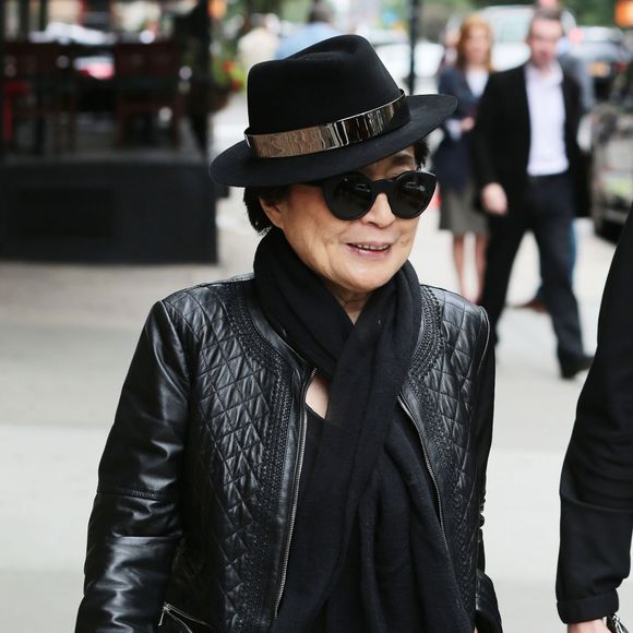 Yoko Ono est allée déjeuner avec des amis à New York, le 4 juin 2015. © Bestimage
