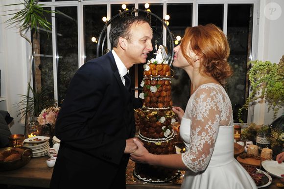 Exclusif - Prix Spécial - No web - No blog - Emilie Dequenne et son époux Michel Ferracci devant la pièce montée - Cocktail dînatoire lors de la soirée du mariage de Michel Ferracci et Emilie Dequenne le samedi 11 octobre 2014, dans un loft du 10ème arrondissement, à Paris.