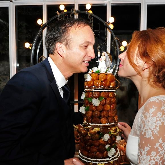 Exclusif - Prix Spécial - No web - No blog - Emilie Dequenne et son époux Michel Ferracci devant la pièce montée - Cocktail dînatoire lors de la soirée du mariage de Michel Ferracci et Emilie Dequenne le samedi 11 octobre 2014, dans un loft du 10ème arrondissement, à Paris.