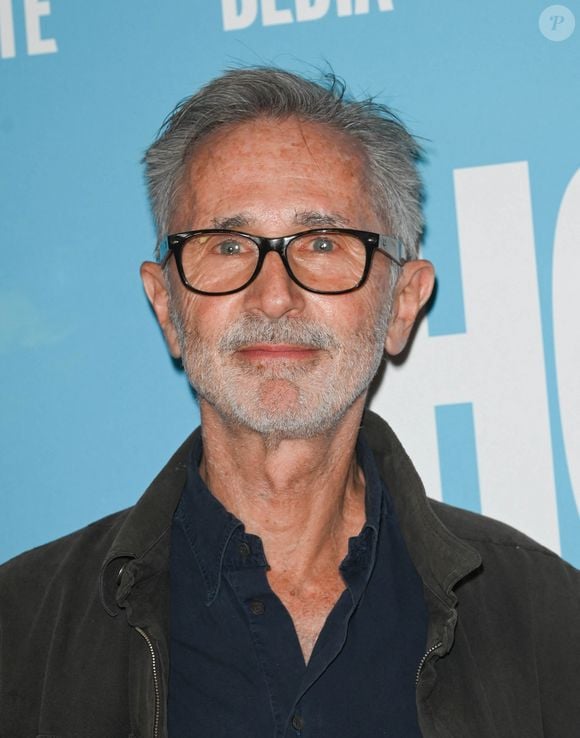 On a d'ailleurs l'occasion de s'en rendre compte, une fois de plus, ce jeudi soir sur TF1, avec la diffusion du film "Le Diner de cons". 

Thierry Lhermitte - Avant-première du film "Hommes au bord de la crise de nerfs" au cinéma Pathé Wepler à Paris. Le 11 mai 2022 © Coadic Guirec / Bestimage