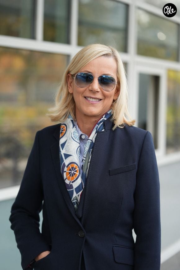 Laurence Ferrari passe devant les studios Rive Gauche à Paris le 5 novembre 2025.

© Anne-sophie Guebey / Bestimage