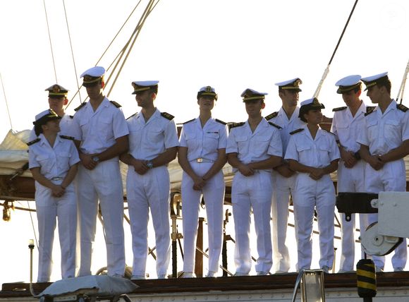 Il fera escale ainsi à Tenerife et à Las Palmas dans les îles Canaries, puis au Brésil, au Chili, au Pérou, au Panama, en Colombie, en République dominicaine et aux États-Unis.

La princesse Leonor d’Espagne est arrivée aux Îles Canaries, première étape de son voyage de six mois en mer, 17 janvier 2025. © Mercedes Menendez/Pacific Press/Bestimage
