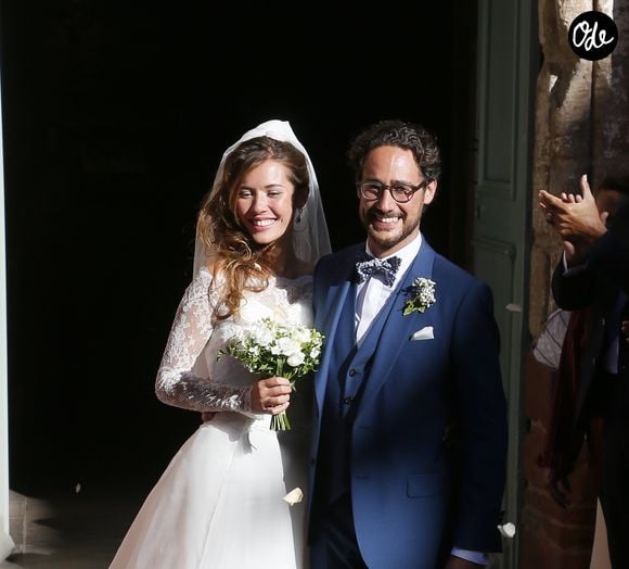 Emilie Broussouloux, journaliste et maman épanouie aux côtés de Thomas Hollande, 

Mariage de Thomas Hollande et de la journaliste Emilie Broussouloux à la mairie à Meyssac en Corrèze près de Brive, ville de la journaliste © Patrick Bernard-Guillaume Collet / Bestimage
