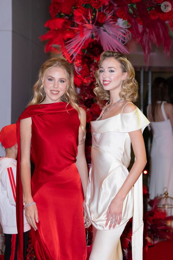 Les princesses Maria Chiara et Maria Carolina de Bourbon des Deux-Siciles lors de la soirée de gala du Grand Prix de Formule 1 de Monaco à la salle des étoiles au Monte-Carlo Sporting à Monaco le 25 mai 2025.

© Olivier Huitel / Crystal / Bestimage