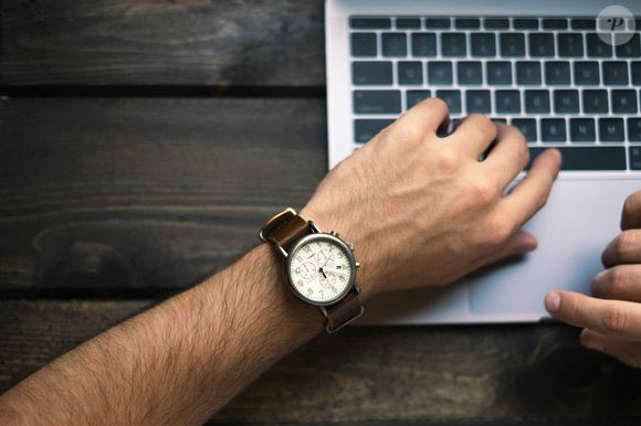 L’être humain perd souvent son temps en vivant dans le passé ou dans l’avenir.

Photo prise par Brad Neathery / Unsplash
