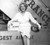 L'actrice et chanteuse y a vécu à l'abri des regards après avoir mis fin à sa carrière en 1975.

Marlene Dietrich arrive à l'aéroport international de New York à bord d'un vol d'Air France, après avoir achevé un engagement d'un mois à l'Olympia. Venue se reposer et assister à quelques spectacles, elle ne quitte pas des yeux une marmite de cuisine française qui lui avait été offerte. (Crédit photo : Keystone Press Agency / ZUMA Press Wire)