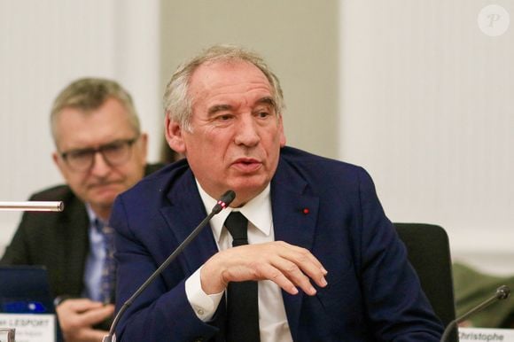 L’homme politique a beaucoup fait parler de lui en giflant un jeune garçon à Strasbourg en 2002

Le premier ministre François Bayrou, maire de Pau, préside le conseil municipal de la ville alors que la cellule interministérielle de crise (CIC) se réunissait à propos de Mayotte le 16 décembre 2024.